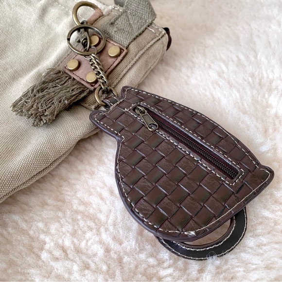 🆕 Chala crossbody cat keychain bag - Picture 3 of 5
